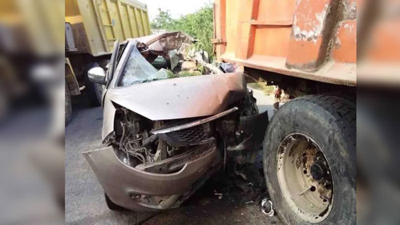 राजस्थान: कार और ट्रॉले में जबरदस्त भिड़ंत, पांच लोगों की मौत, नौ घायल राजस्थान: कार और ट्रॉले में जबरदस्त भिड़ंत, पांच लोगों की मौत, नौ घायल