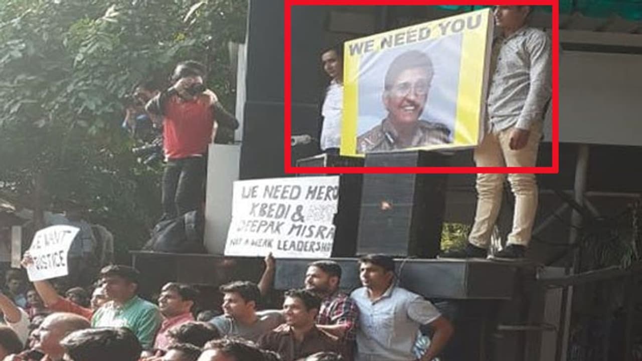 31 साल पहले क्या हुआ था, जिसे याद कर दिल्ली पुलिस ने कहा, किरण बेदी कमिश्नर होतीं तो हम न पिटते 31 साल पहले क्या हुआ था, जिसे याद कर दिल्ली पुलिस ने कहा, किरण बेदी कमिश्नर होतीं तो हम न पिटते