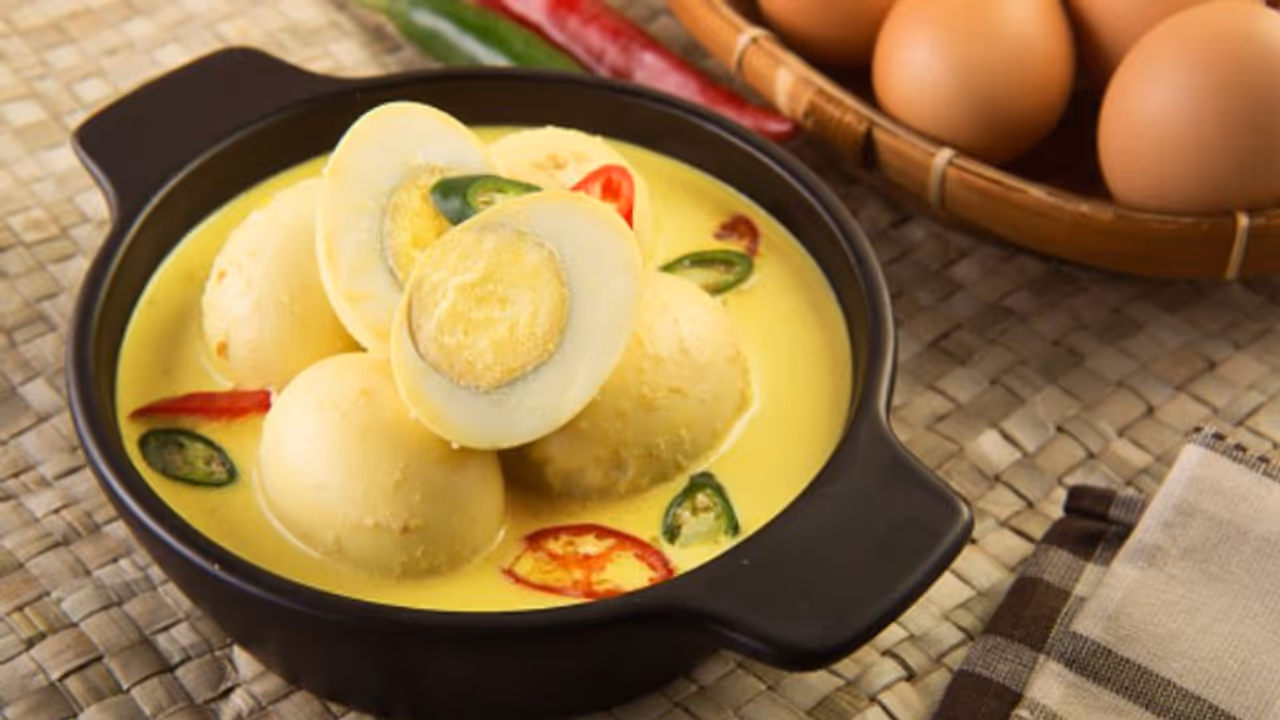 পাত জমে উঠুক নারকেল ও সরষে দিয়ে ডিমের অন্য স্বাদের রেসিপি পাত জমে উঠুক নারকেল ও সরষে দিয়ে ডিমের অন্য স্বাদের রেসিপি