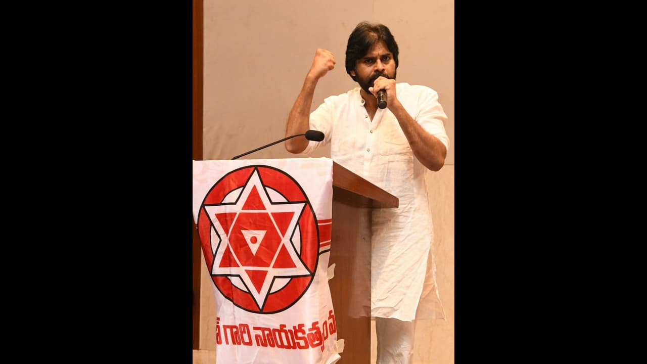 రాజధాని పులివెందులలో పెట్టుకో..: జగన్ పై విరుచుకుపడ్డ పవన్ కళ్యాణ్