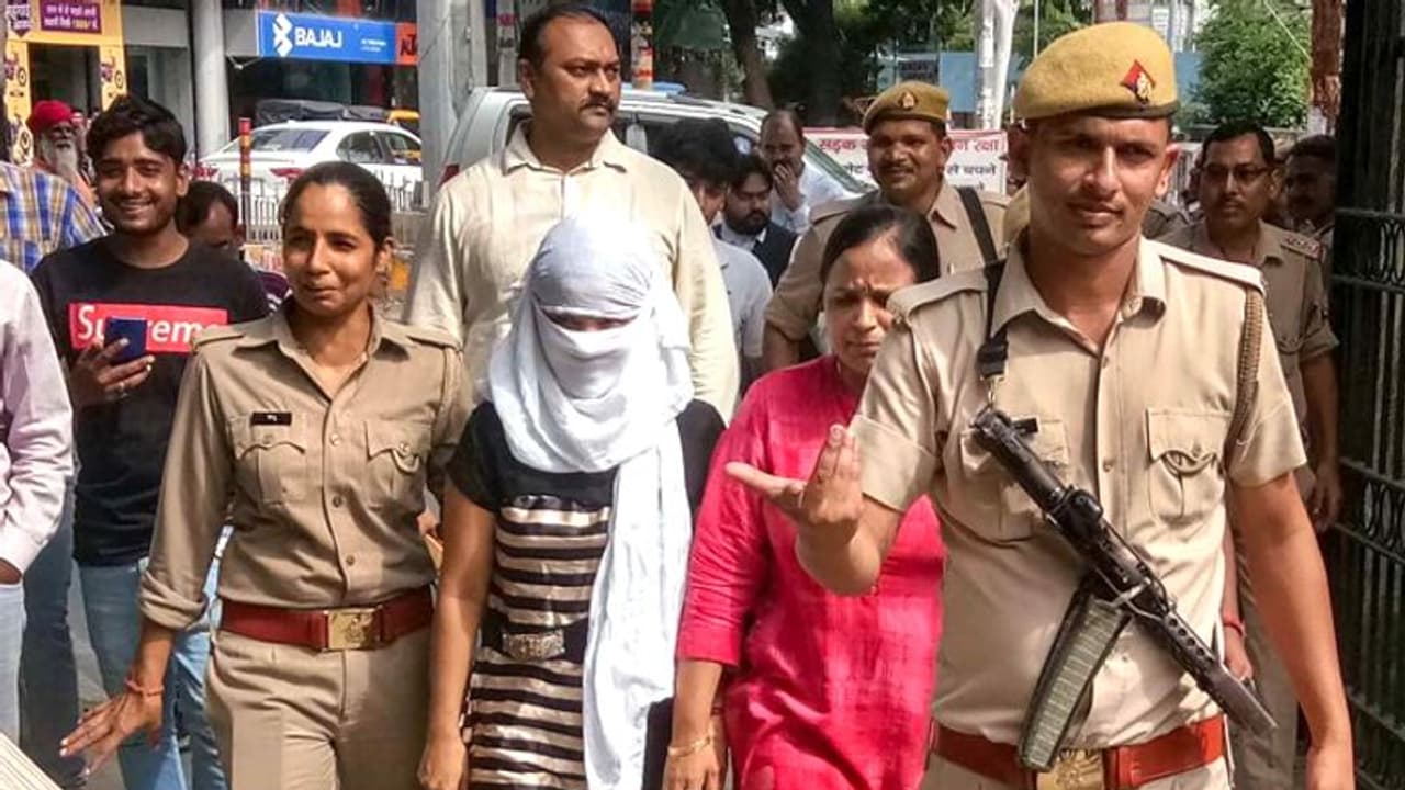 चिन्मयानंद केस खुलासा: छात्रा के दोस्त ने गायब किए थे सबूत, मामी ने ऐसे की थी मिटाने की कोशिश