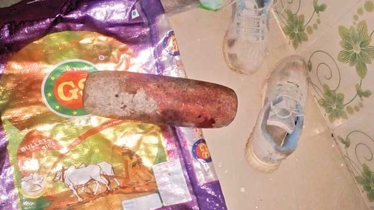 அம்மிக்கல்லை தலையில் போட்டு தந்தையை கொன்ற மகன்..! கடன் அடைக்க பணம் தராததால் ஆத்திரம்..! அம்மிக்கல்லை தலையில் போட்டு தந்தையை கொன்ற மகன்..! கடன் அடைக்க பணம் தராததால் ஆத்திரம்..!