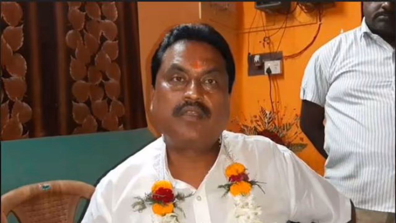 নাম ঘোষণা হতেই বিজেপি প্রার্থীর বিরুদ্ধে গ্রেফতারি পরোয়ানা, খড়্গপুরে প্রশ্নে পুলিশ