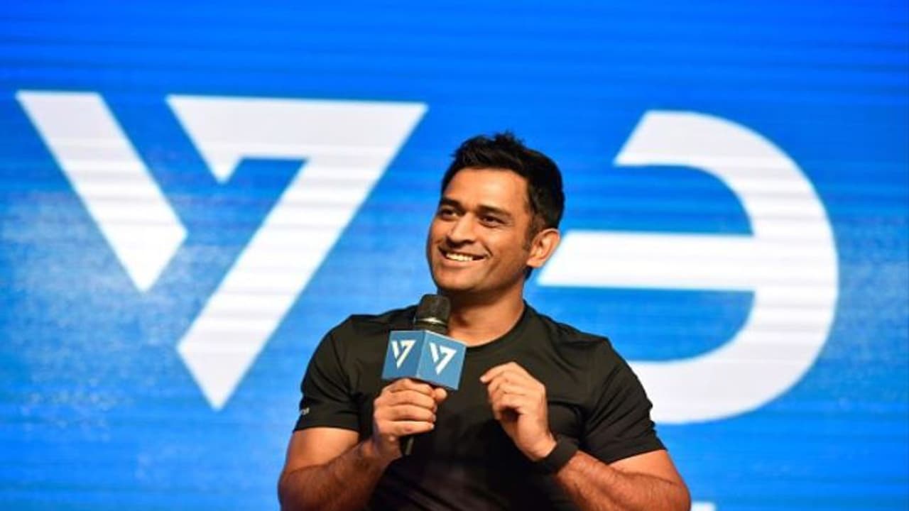 ಅಯ್ಯೋ... ಹಗಲು ರಾತ್ರಿ ಟೆಸ್ಟ್ ಪಂದ್ಯಕ್ಕೆ ಧೋನಿ ಕಾಮೆಂಟ್ರಿ ಇಲ್ಲ..! ಅಯ್ಯೋ... ಹಗಲು ರಾತ್ರಿ ಟೆಸ್ಟ್ ಪಂದ್ಯಕ್ಕೆ ಧೋನಿ ಕಾಮೆಂಟ್ರಿ ಇಲ್ಲ..!