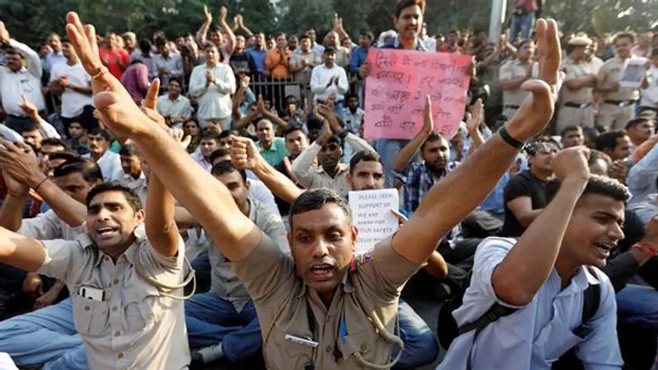 Delhi Police lawyers clash: Home ministry seeks clarification from Delhi HC on Tis Hazari order Delhi Police lawyers clash: Home ministry seeks clarification from Delhi HC on Tis Hazari order