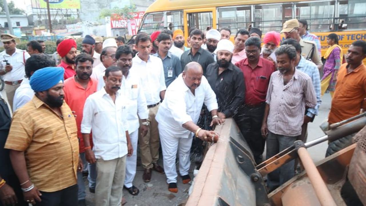 video: కరీంనగర్ అభివృద్ది పనులకు శ్రీకారం చుట్టిన మంత్రి గంగుల