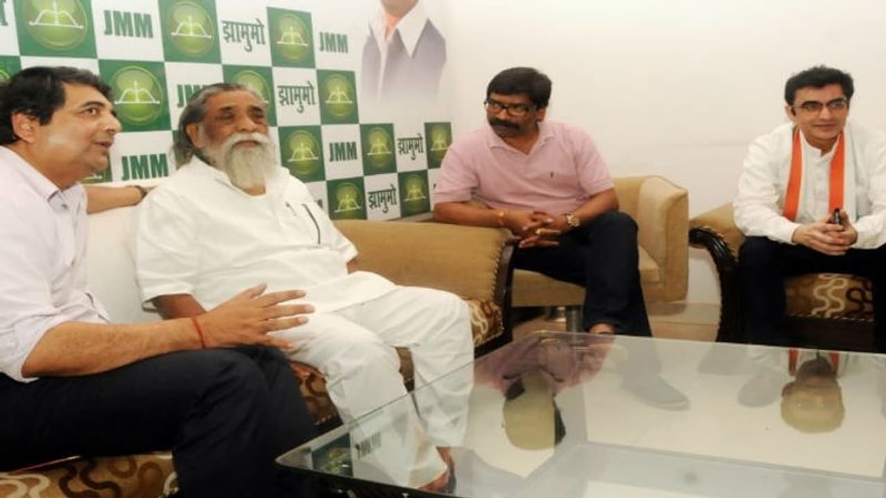 झारखंड विधानसभा चुनाव की सरगर्मियां हुईं तेज, झामुमो कांग्रेस के बीच जारी है गठबंधन की कवायद झारखंड विधानसभा चुनाव की सरगर्मियां हुईं तेज, झामुमो कांग्रेस के बीच जारी है गठबंधन की कवायद