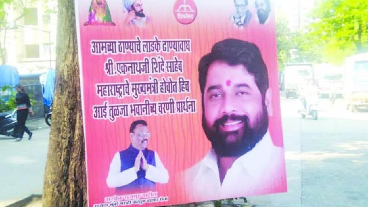 சிவசேனாவை உடைக்கும் வேலையைத் தொடங்கிய பாஜக…. உத்தவ் தாக்ரேவுக்கு எதிராக முதல் போர்க் கொடி !!