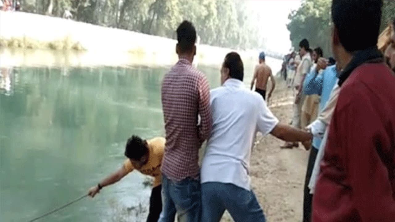 बेटी की इच्छा पूरी होने के बाद पूरे परिवार की मौत, चाचा ने कहा भतीजी की जिद ने वंश को खत्म कर दिया बेटी की इच्छा पूरी होने के बाद पूरे परिवार की मौत, चाचा ने कहा भतीजी की जिद ने वंश को खत्म कर दिया