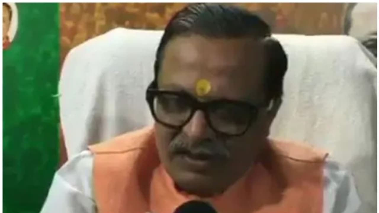 പാകിസ്ഥാനോ ചൈനയോ വിഷവാതകം തുറന്നുവിട്ടതാവാം ദില്ലിയിലെ വായുമലിനീകരണത്തിന് കാരണം: ബിജെപി നേതാവ് പാകിസ്ഥാനോ ചൈനയോ വിഷവാതകം തുറന്നുവിട്ടതാവാം ദില്ലിയിലെ വായുമലിനീകരണത്തിന് കാരണം: ബിജെപി നേതാവ്