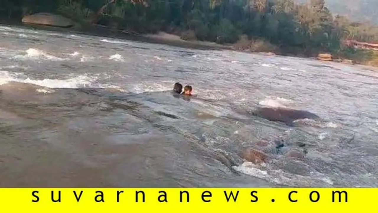 ಚಿಕ್ಕಮಗಳೂರು : ಪ್ರೀ ವೆಡ್ಡಿಂಗ್ ಫೋಟೊ ಶೂಟ್‌ಗೆ ಬಂದು ತುಂಬಿದ ನದಿ ಮಧ್ಯೆ ಸಿಲುಕಿದರು