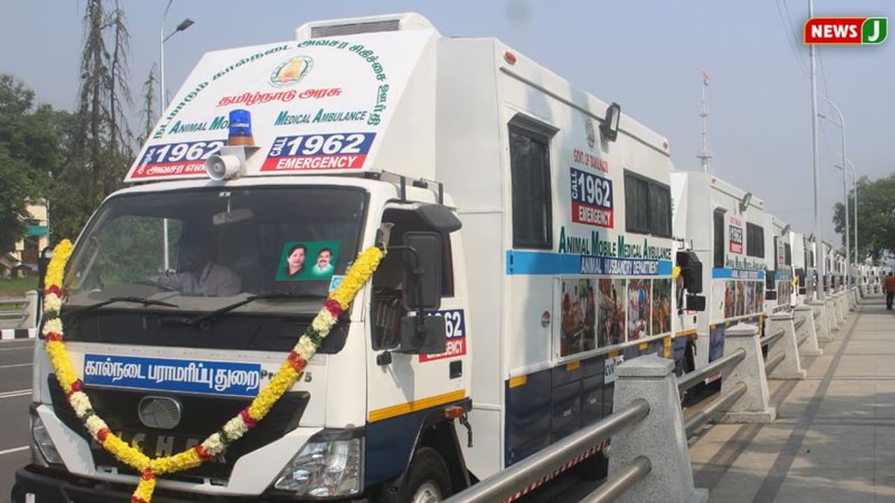 இந்தியாவிலேயே முதல்முறையாக கால்நடைகளுக்கான பிரத்யேக ஆம்புலன்ஸ் சேவை..! முதல்வர் எடப்பாடி அதிரடி..! இந்தியாவிலேயே முதல்முறையாக கால்நடைகளுக்கான பிரத்யேக ஆம்புலன்ஸ் சேவை..! முதல்வர் எடப்பாடி அதிரடி..!