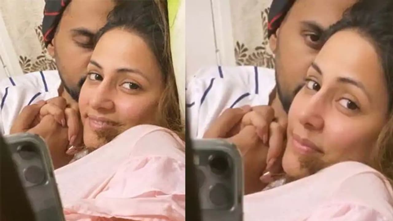 ब्वॉयफ्रेंड संग रोमांटिक हुई टीवी की संस्कारी बहू, BF करता रहा Kiss वो क्लिक करती रही फोटो ब्वॉयफ्रेंड संग रोमांटिक हुई टीवी की संस्कारी बहू, BF करता रहा Kiss वो क्लिक करती रही फोटो