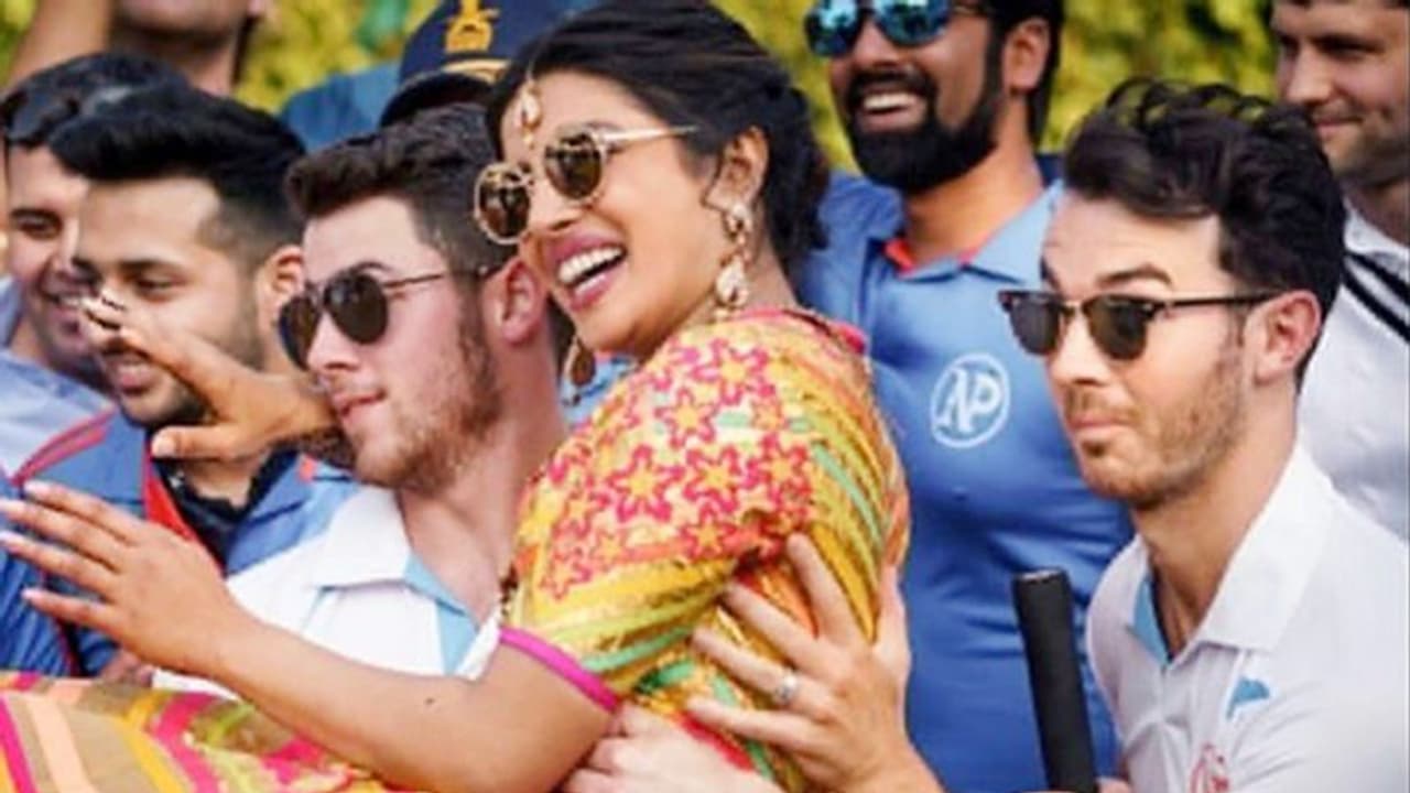 'देसी गर्ल' ने इस अंदाज में जेठ को किया बर्थडे विश, कही ये बड़ी बात 'देसी गर्ल' ने इस अंदाज में जेठ को किया बर्थडे विश, कही ये बड़ी बात