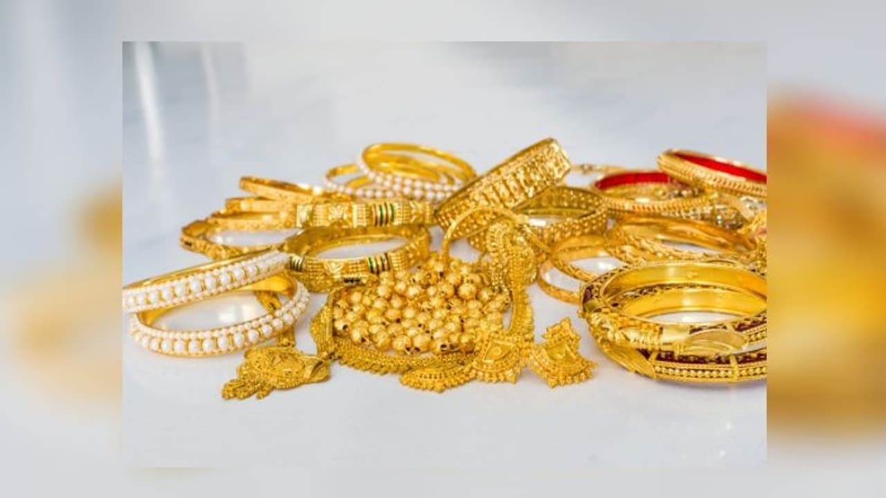 Gold Silver Rate: ஏறியவேகத்தில் இறங்கிய தங்கம் விலை! இன்றைய நிலவரம் என்ன? Gold Silver Rate: ஏறியவேகத்தில் இறங்கிய தங்கம் விலை! இன்றைய நிலவரம் என்ன?