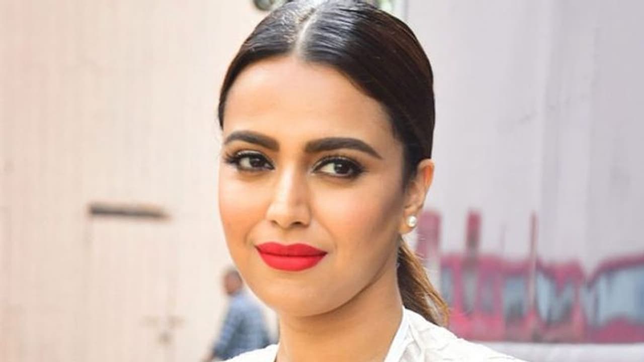 ஆண்டின்னு கூப்பிட்டது தவறா..? நிகழ்ச்சியிலேயே சிறு குழந்தையை திட்டி தீர்த்த நடிகை..! ஆண்டின்னு கூப்பிட்டது தவறா..? நிகழ்ச்சியிலேயே சிறு குழந்தையை திட்டி தீர்த்த நடிகை..!