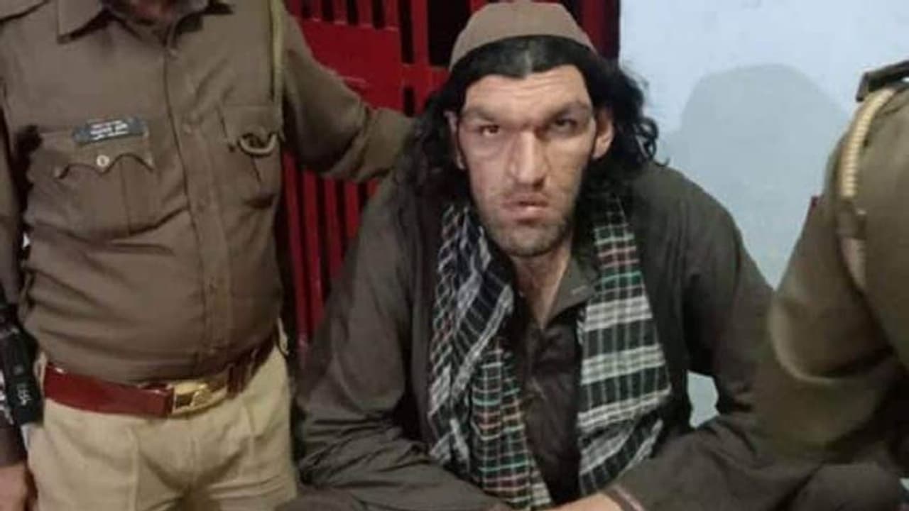 गजब: 8 फिट की लंबाई के कारण काबुल के शेरखान को नहीं मिला होटल, मैच देखने पहुंचा था लखनऊ गजब: 8 फिट की लंबाई के कारण काबुल के शेरखान को नहीं मिला होटल, मैच देखने पहुंचा था लखनऊ