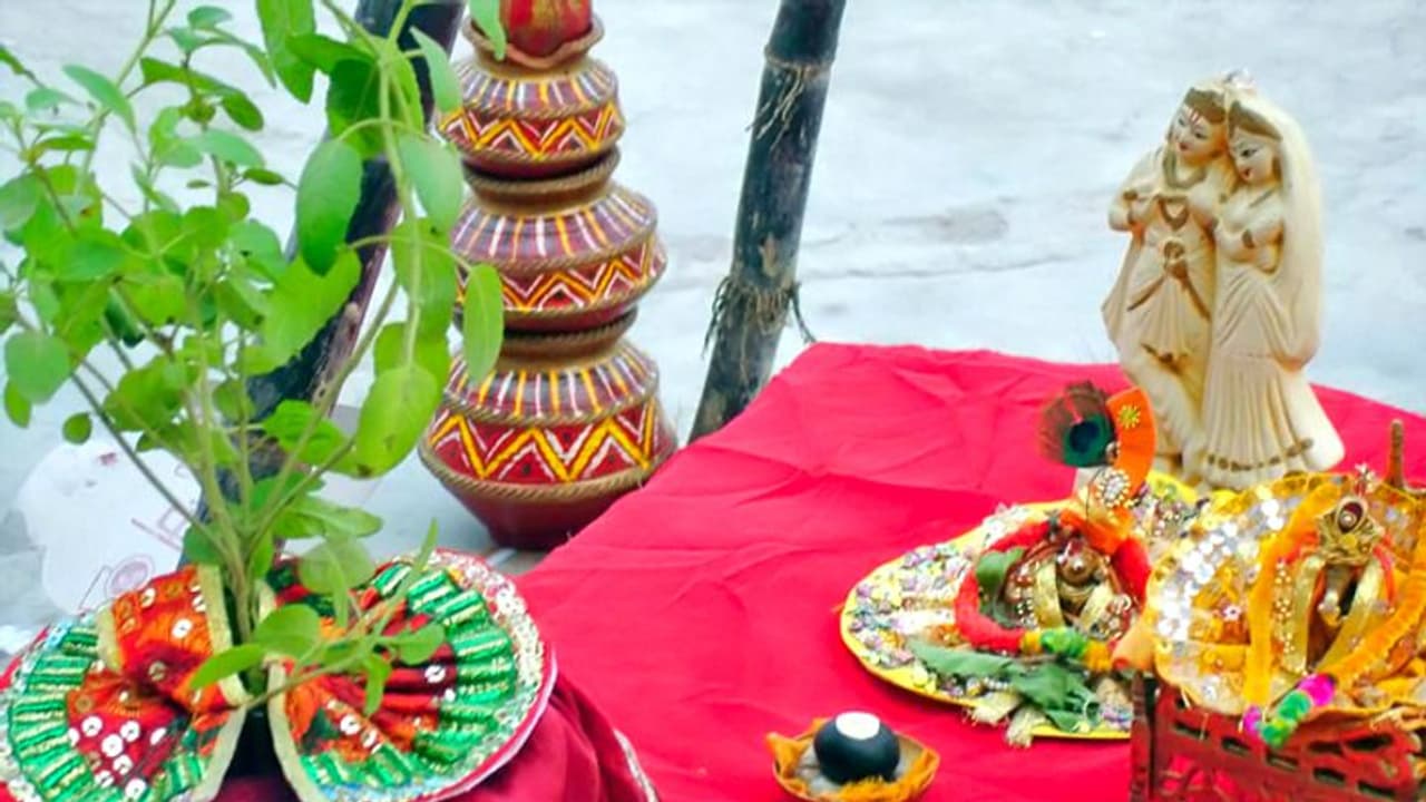 देवप्रबोधिनी एकादशी पर इस विधि से करें भगवान विष्णु की पूजा, ये है इस तिथि से जुड़ी कथा और महत्व