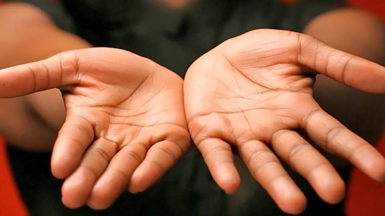 হাতের রেখায় এই ৩ চিহ্ন থাকলে আপনার ধনী হওয়া কেউ আটকাতে পারবে না হাতের রেখায় এই ৩ চিহ্ন থাকলে আপনার ধনী হওয়া কেউ আটকাতে পারবে না