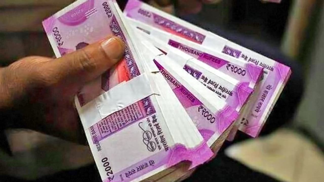 ये हैं कुंडली के 3 योग, इनमें से 2 बनाते हैं धनवान और तीसरे के कारण नहीं मिल पाता पैसा ये हैं कुंडली के 3 योग, इनमें से 2 बनाते हैं धनवान और तीसरे के कारण नहीं मिल पाता पैसा