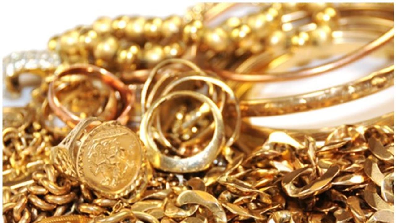 മുക്കുപണ്ടം പണയപ്പെടുത്തി ലക്ഷങ്ങൾ തട്ടാന് ശ്രമം; കണ്ണൂരില് നാലംഗ സംഘം പിടിയിൽ മുക്കുപണ്ടം പണയപ്പെടുത്തി ലക്ഷങ്ങൾ തട്ടാന് ശ്രമം; കണ്ണൂരില് നാലംഗ സംഘം പിടിയിൽ