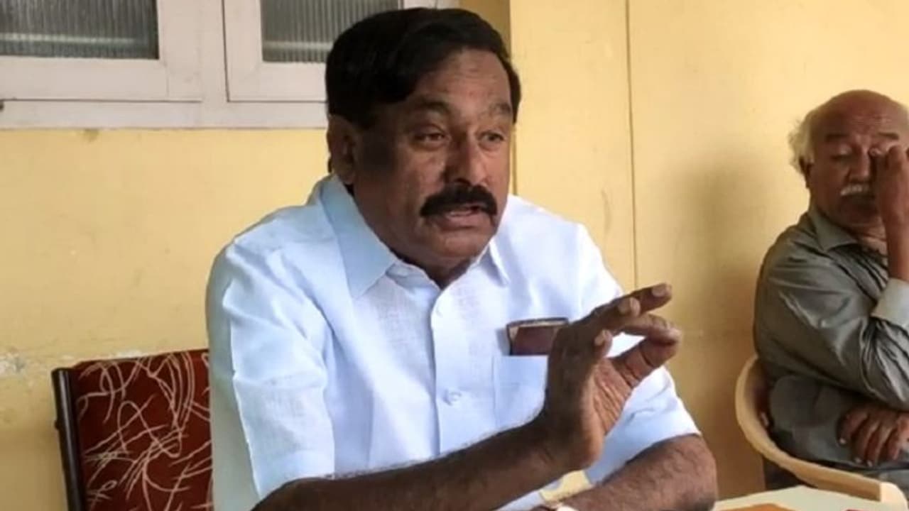 ದಾರೀಲಿ ಹೋಗೋರಿಗೆಲ್ಲ ಪ್ರತಿಕ್ರಿಯೆ ಕೊಡ್ಬೇಕಾ..? ಮಾಧ್ಯಮದ ಮೇಲೆ ಶಾಸಕ ಗರಂ