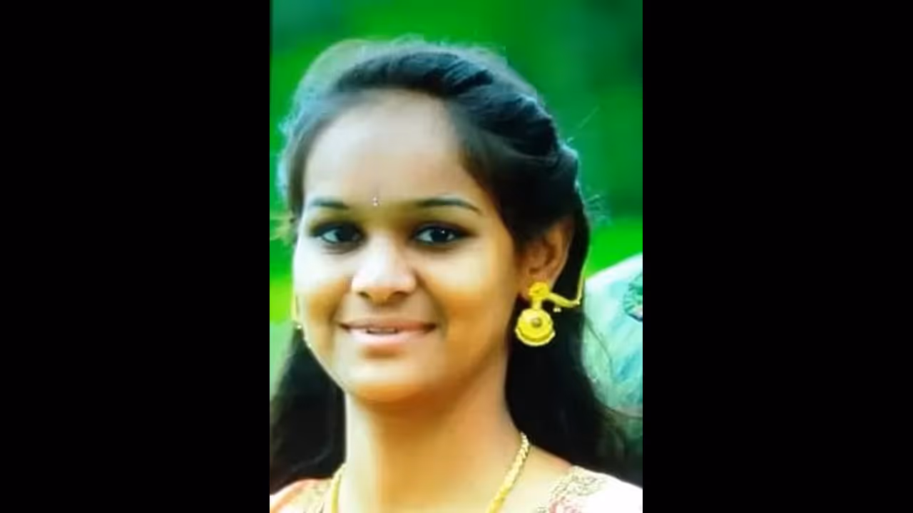 மொட்டைமாடி தனி அறையில் புதுப்பெண் செய்த பயங்கர காரியம்..!! கணவன் இல்லாத நேரத்தில் எடுத்த அதிரடி முடிவு ..!! மொட்டைமாடி தனி அறையில் புதுப்பெண் செய்த பயங்கர காரியம்..!! கணவன் இல்லாத நேரத்தில் எடுத்த அதிரடி முடிவு ..!!