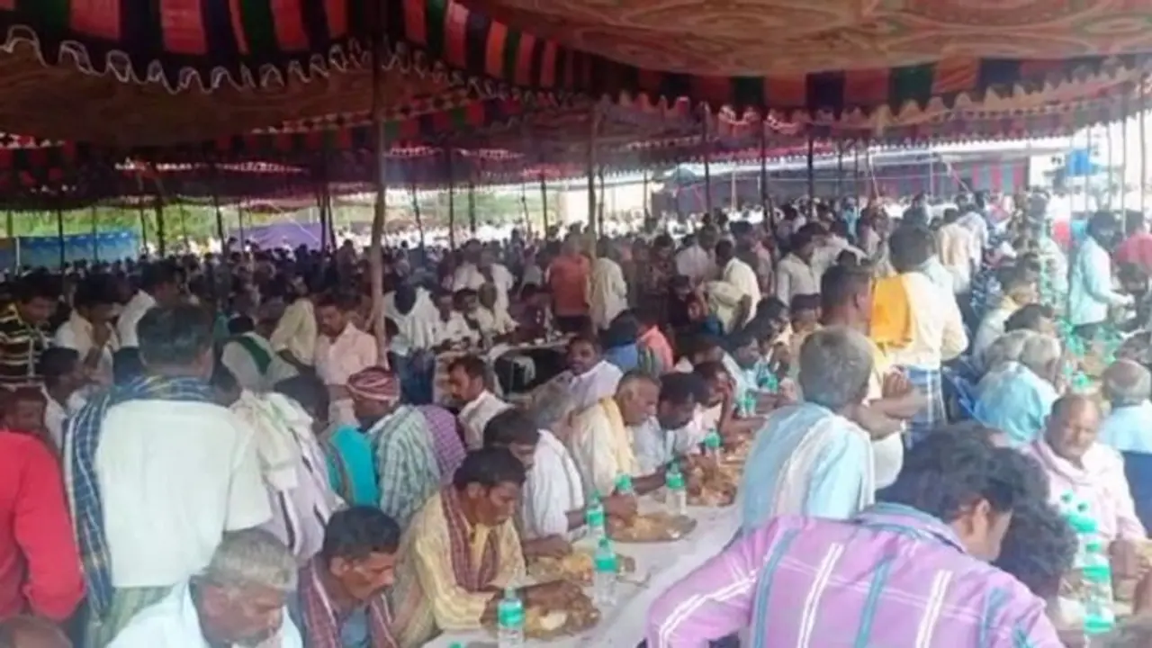 ಮಂಡ್ಯ: ಜೆಡಿಎಸ್ ಸಭೆಯಲ್ಲಿ ಮದ್ಯ ಜೊತೆ ಭರ್ಜರಿ ಬಾಡೂಟ..! ಮಂಡ್ಯ: ಜೆಡಿಎಸ್ ಸಭೆಯಲ್ಲಿ ಮದ್ಯ ಜೊತೆ ಭರ್ಜರಿ ಬಾಡೂಟ..!