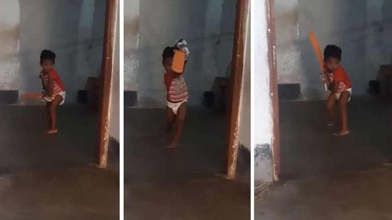 മണ്ണപ്പം ചുട്ടുകളിക്കുന്ന പ്രായത്തിലാണ് ചെക്കന്റെ ക്ലാസിക് കവര് ഡ്രൈവ്; മനോഹര ഷോട്ടുകളുടെ വൈറല് വീഡിയോ കാണാം മണ്ണപ്പം ചുട്ടുകളിക്കുന്ന പ്രായത്തിലാണ് ചെക്കന്റെ ക്ലാസിക് കവര് ഡ്രൈവ്; മനോഹര ഷോട്ടുകളുടെ വൈറല് വീഡിയോ കാണാം