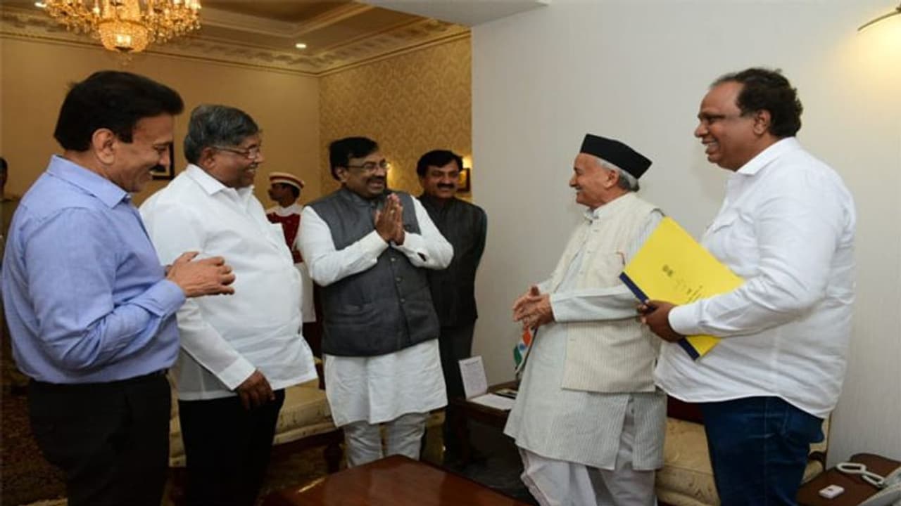 राज्यपाल से मीटिंग के दौरान बीजेपी ने कहा गठबंधन को मिला है बहुमत राज्यपाल से मीटिंग के दौरान बीजेपी ने कहा गठबंधन को मिला है बहुमत