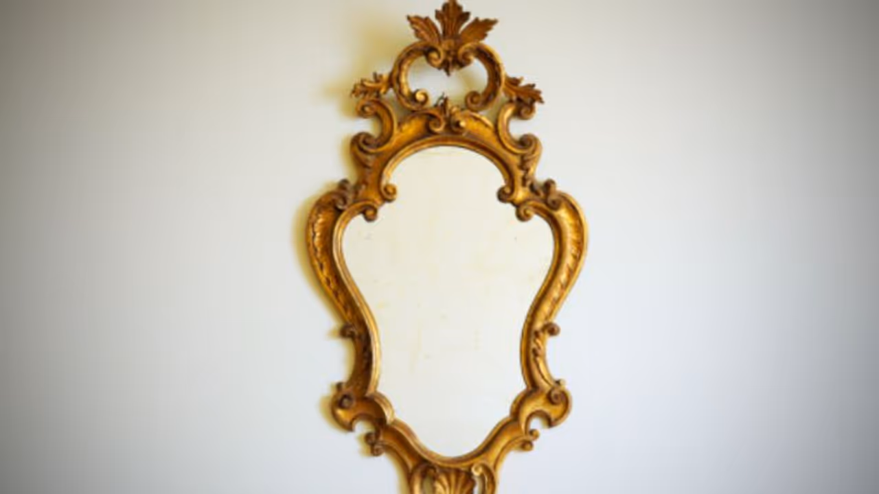 మనుషుల్ని నగ్నంగా చూడొచ్చని... మ్యాజిక్ మిర్రర్ పేరుతో వృద్ధుడికి టోకరా.. మనుషుల్ని నగ్నంగా చూడొచ్చని... మ్యాజిక్ మిర్రర్ పేరుతో వృద్ధుడికి టోకరా..