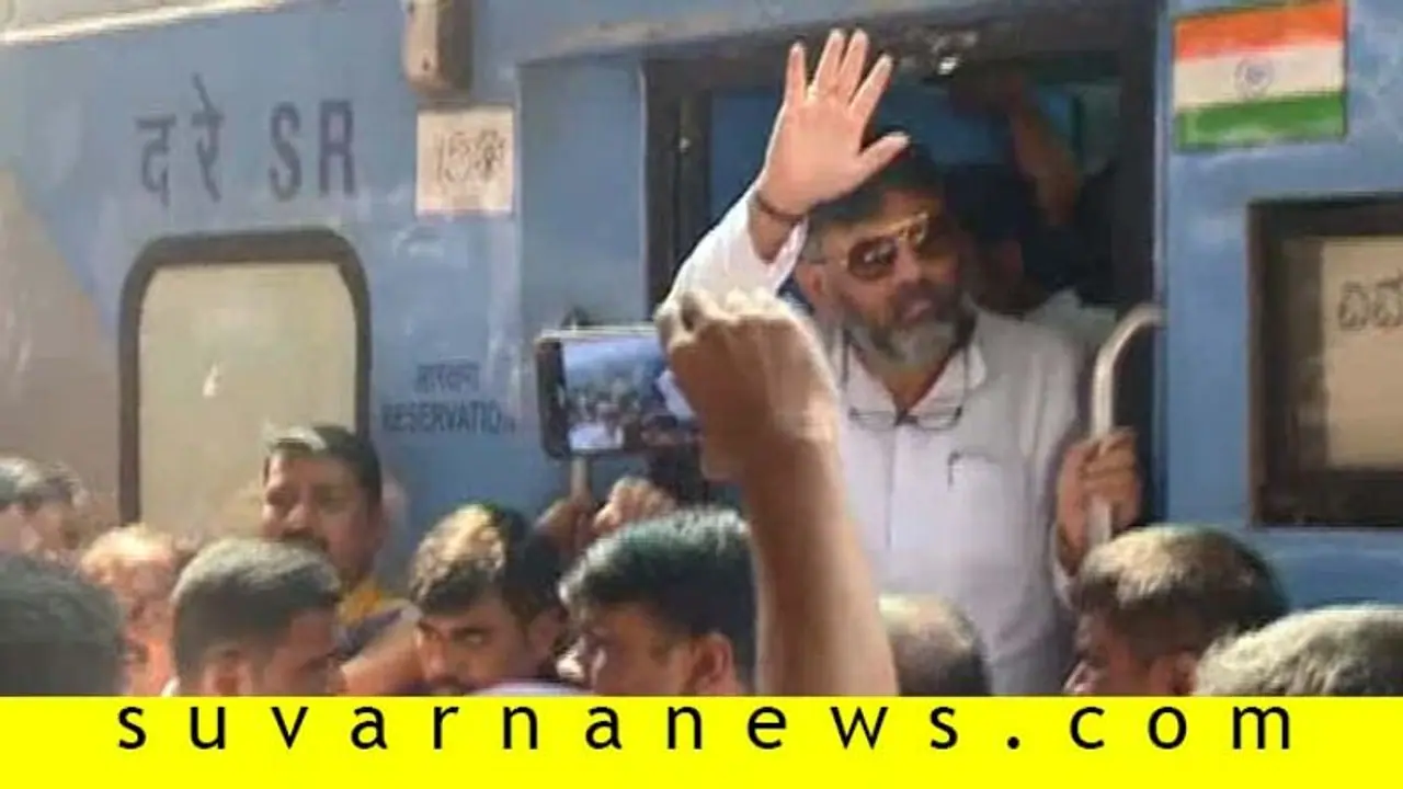 ನನಗೂ ಚಕ್ರ ತಿರುಗಿಸಲು ಬರುತ್ತದೆ : ಡಿಕೆಶಿ ವಾರ್ನಿಂಗ್ ನನಗೂ ಚಕ್ರ ತಿರುಗಿಸಲು ಬರುತ್ತದೆ : ಡಿಕೆಶಿ ವಾರ್ನಿಂಗ್