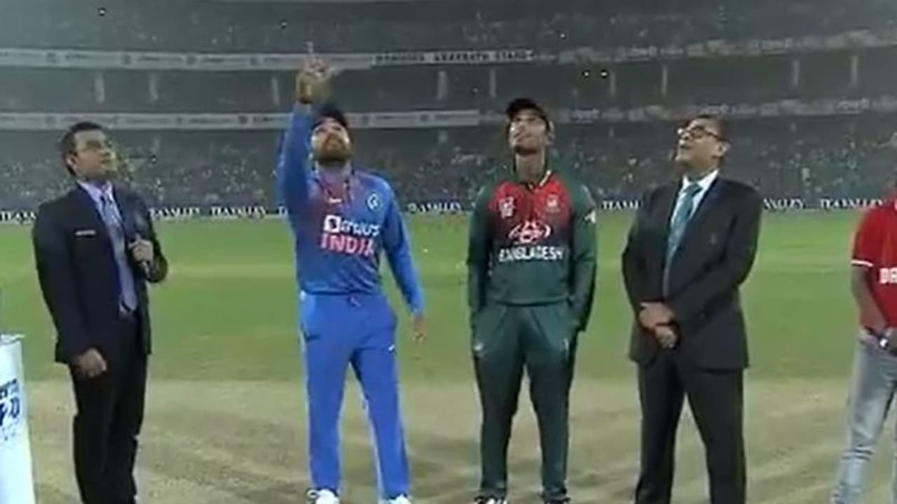 2ನೇ ಟಿ20 ಪಂದ್ಯ; ಮಳೆ ಭೀತಿ ನಡುವೆ ಟಾಸ್; ಭಾರತ ಫೀಲ್ಡಿಂಗ್! 2ನೇ ಟಿ20 ಪಂದ್ಯ; ಮಳೆ ಭೀತಿ ನಡುವೆ ಟಾಸ್; ಭಾರತ ಫೀಲ್ಡಿಂಗ್!