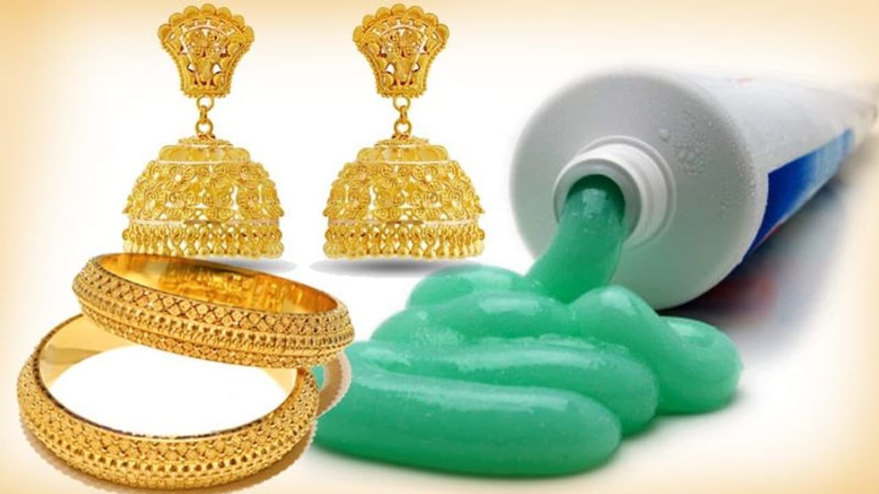 গয়না পরিস্কার থেকে ব্রণর দাগ, এক মিনিটে মুশকিল আসান করবে টুথপেস্ট গয়না পরিস্কার থেকে ব্রণর দাগ, এক মিনিটে মুশকিল আসান করবে টুথপেস্ট