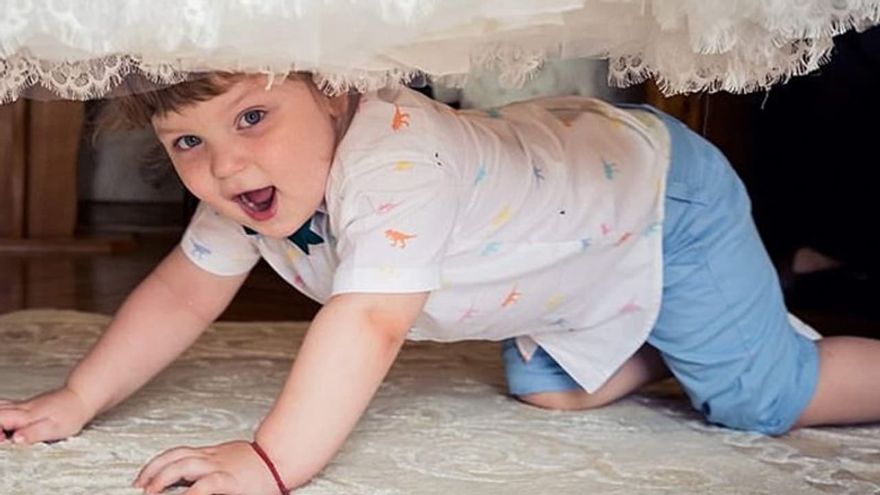 ജന്മദിനാഘോഷങ്ങള്ക്കിടെ നാലാം നിലയില് നിന്ന് വീണ് മൂന്നുവയസുകാരന് ദാരുണാന്ത്യം ജന്മദിനാഘോഷങ്ങള്ക്കിടെ നാലാം നിലയില് നിന്ന് വീണ് മൂന്നുവയസുകാരന് ദാരുണാന്ത്യം