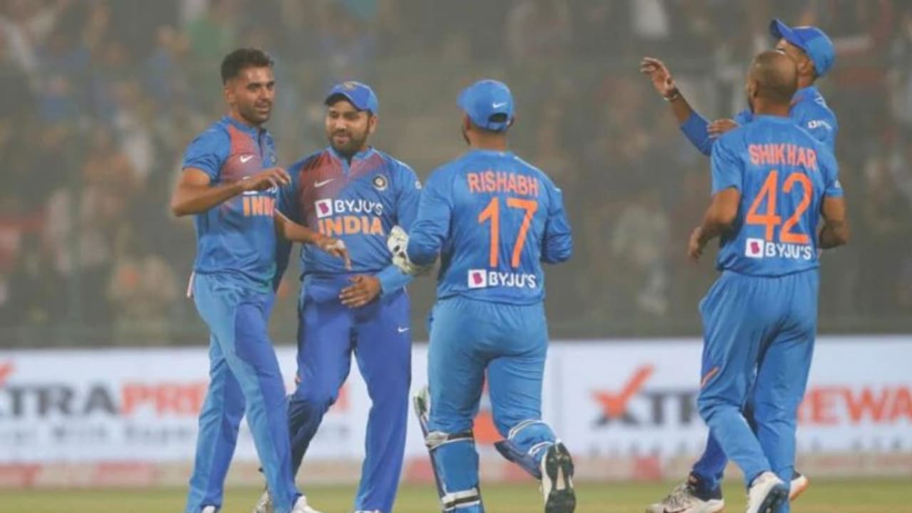 IND vs BAN T 20: सौवें मैच में रोहित की शानदार पारी, 8 विकेट से जीता भारत IND vs BAN T 20: सौवें मैच में रोहित की शानदार पारी, 8 विकेट से जीता भारत