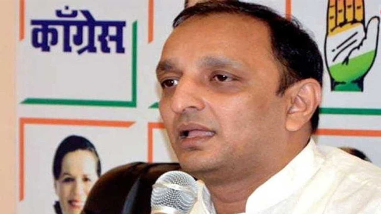 महाराष्ट्र में साफ नहीं है नई सरकार का रास्ता, कांग्रेस ने कहा नैतिक रूप से भ्रष्ट बीजेपी से राज्य को बचाना होगा महाराष्ट्र में साफ नहीं है नई सरकार का रास्ता, कांग्रेस ने कहा नैतिक रूप से भ्रष्ट बीजेपी से राज्य को बचाना होगा