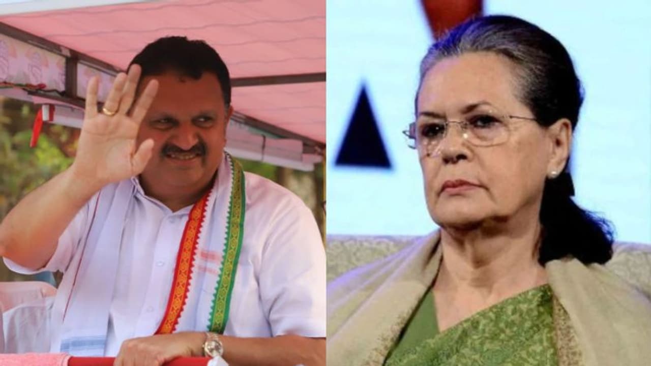 മുരളീധരന്‍ സോണിയ ഗാന്ധിയെ കണ്ടു: വട്ടിയൂര്‍ക്കാവില്‍ പാളിച്ചയുണ്ടായെന്ന് പരാതി