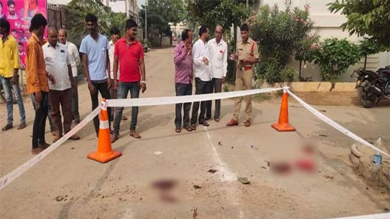 మీర్ పేటలో భారీ పేలుడు.. మహిళకు తీవ్రగాయాలు