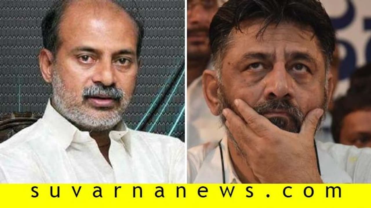 ಜೆಡಿಎಸ್ ಶಾಸಕ ಸಾ ರಾ ಮಹೇಶ್ ಡಿಕೆಶಿ ನಡುವೆ ರಹಸ್ಯ ಮಾತುಕತೆ ಜೆಡಿಎಸ್ ಶಾಸಕ ಸಾ ರಾ ಮಹೇಶ್ ಡಿಕೆಶಿ ನಡುವೆ ರಹಸ್ಯ ಮಾತುಕತೆ