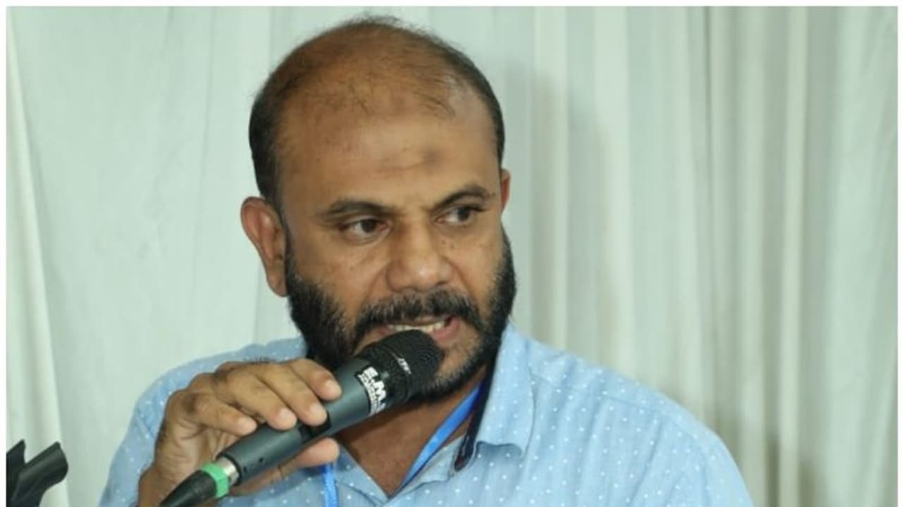 ആരോഗ്യ സന്നദ്ധ പ്രവർത്തകൻ സക്കീർ കോവൂർ അന്തരിച്ചു ആരോഗ്യ സന്നദ്ധ പ്രവർത്തകൻ സക്കീർ കോവൂർ അന്തരിച്ചു