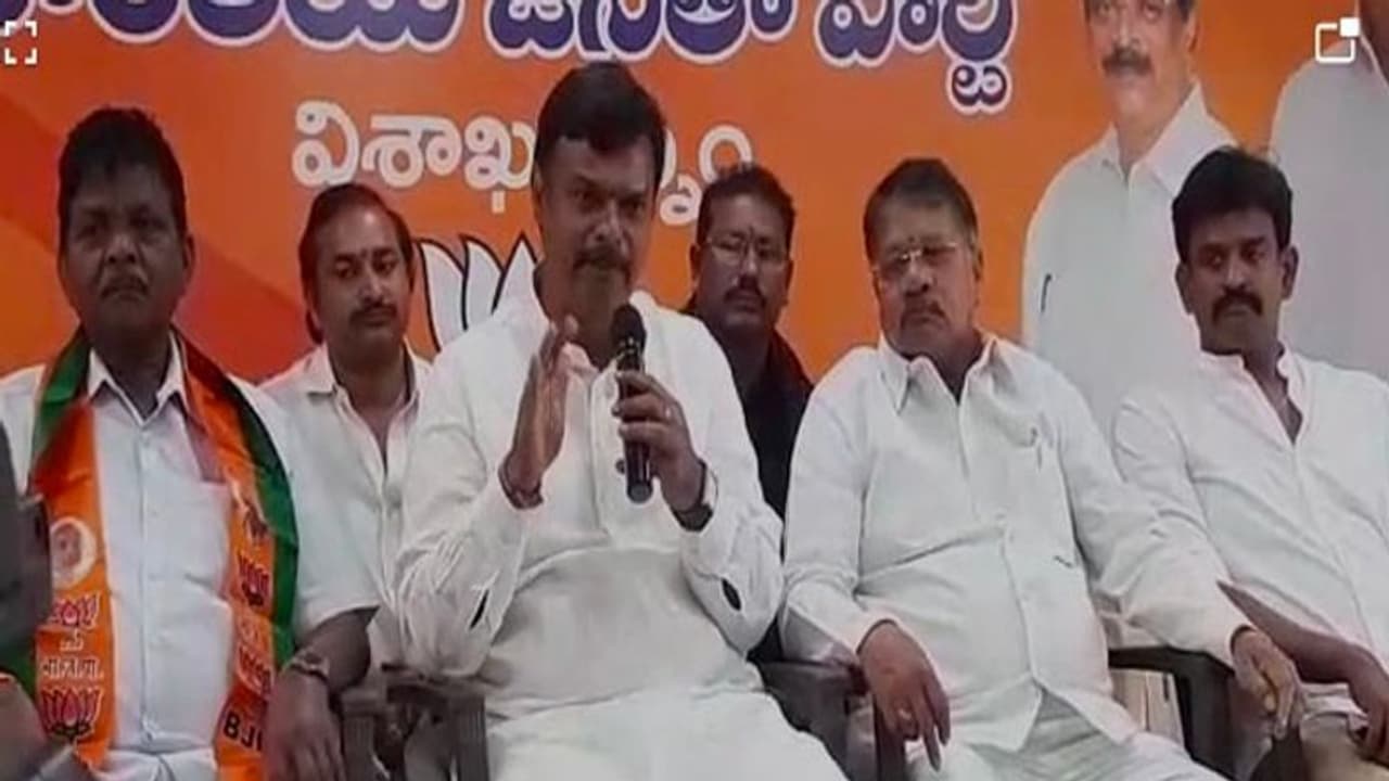 రాజ్యాంగ ఉల్లంఘనకు పాల్పడుతున్న వైసీపీ: బీజేపీ ఎమ్మెల్సీ మాధవ్ ధ్వజం