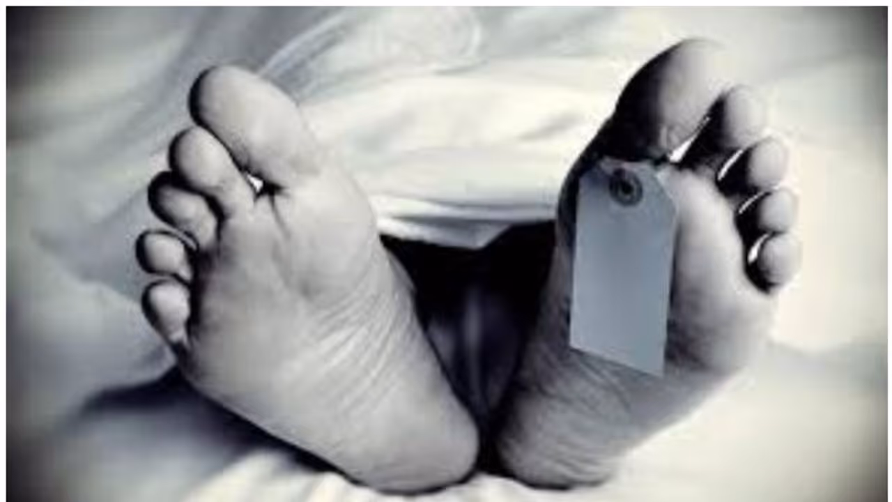 RTC Strike: పురుగుల మందు తాగి ఆర్టీసీ డ్రైవర్ ఆత్మహత్య RTC Strike: పురుగుల మందు తాగి ఆర్టీసీ డ్రైవర్ ఆత్మహత్య