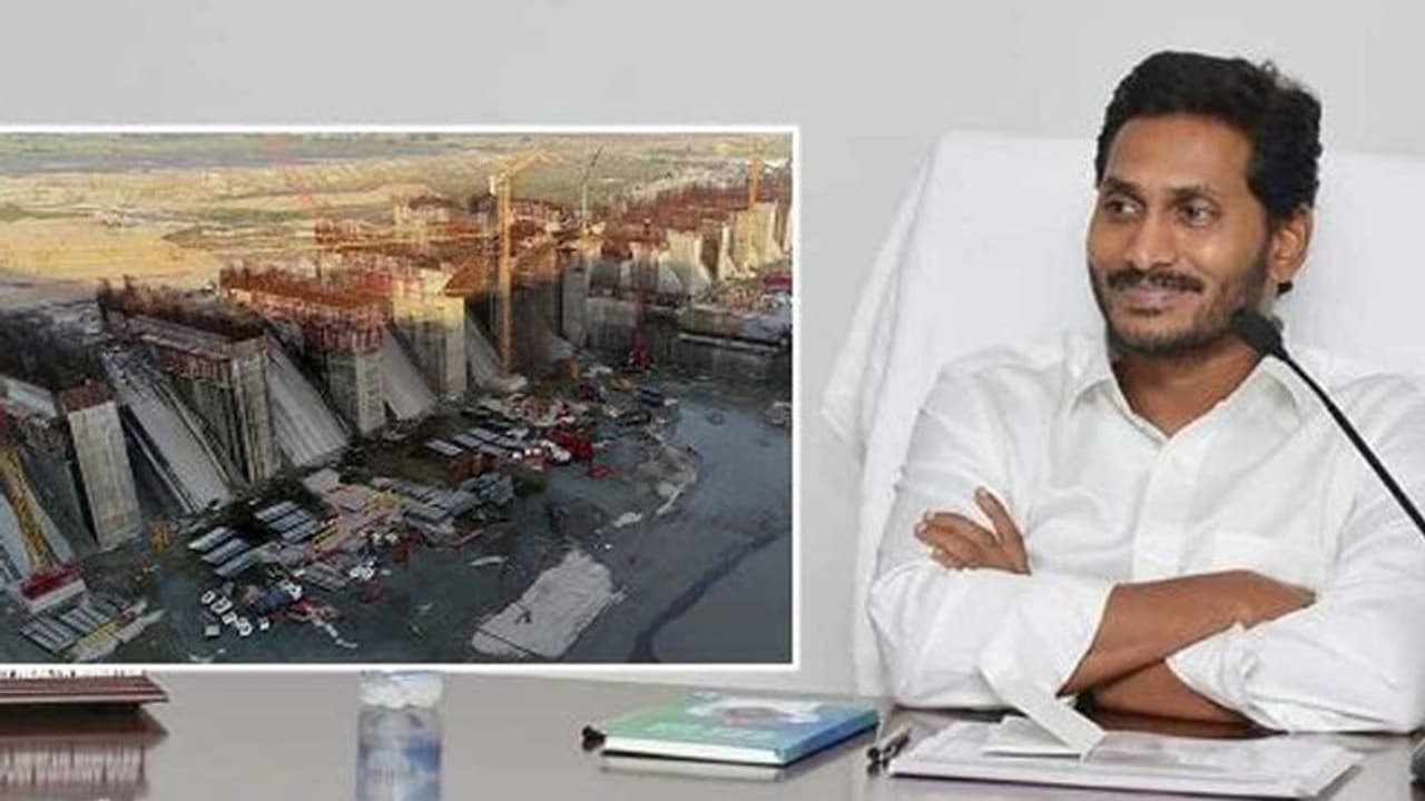 పోలవరం ప్రాజెక్ట్: జగన్కు తీపికబురు, కేంద్రం నుంచి నిధులు పోలవరం ప్రాజెక్ట్: జగన్కు తీపికబురు, కేంద్రం నుంచి నిధులు