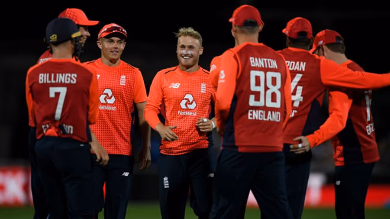 நியூசிலாந்தை பந்தாடிய இங்கிலாந்து.. பேட்டிங், பவுலிங்னு எல்லாத்துலயும் மாஸ் காட்டி அபார வெற்றி