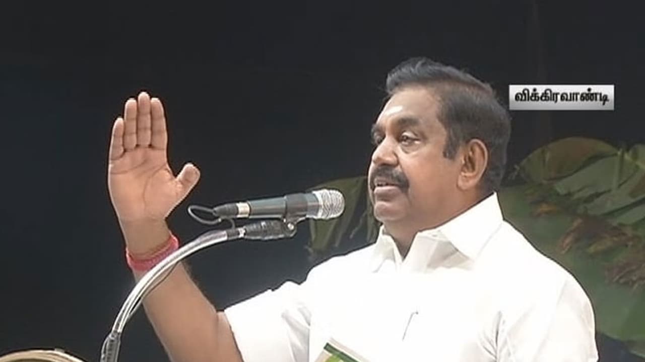 வீட்டுல இருந்திட்டு பேட்டி கொடுக்கிறவர் இல்ல எம்ஜிஆர் !! ரஜினியை போட்டுத் தாக்கிய எடப்பாடி !! வீட்டுல இருந்திட்டு பேட்டி கொடுக்கிறவர் இல்ல எம்ஜிஆர் !! ரஜினியை போட்டுத் தாக்கிய எடப்பாடி !!