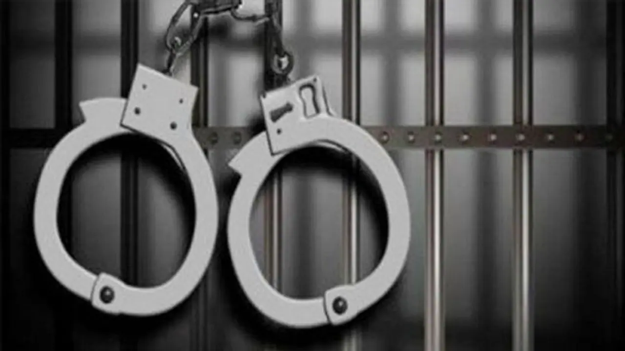 పరాయి దేశం నుంచి వచ్చి.. వృద్ధ దంపతులను నమ్మించి.. ఘరానా మోసం