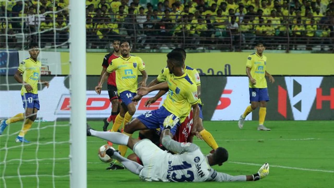 ജയമില്ലാതെ വീണ്ടും ബ്ലാസ്റ്റേഴ്സ്; ഒഡീഷയോട് ഗോള്രഹിത സമനില ജയമില്ലാതെ വീണ്ടും ബ്ലാസ്റ്റേഴ്സ്; ഒഡീഷയോട് ഗോള്രഹിത സമനില