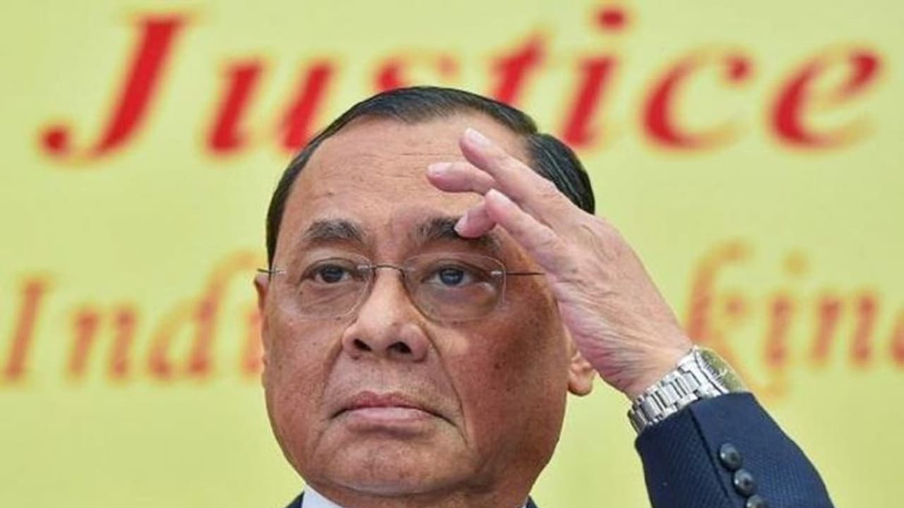 Ayodhya verdict: జడ్జీలకు చీఫ్ జస్టిస్ గోగోయ్ విందు Ayodhya verdict: జడ్జీలకు చీఫ్ జస్టిస్ గోగోయ్ విందు