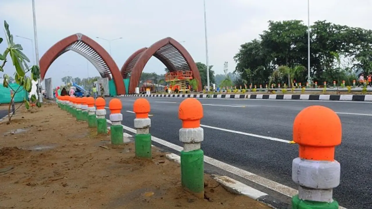 PM Modi inaugurates Kartarpur Corridor, Sikh pilgrims cross border to reach Pakistan PM Modi inaugurates Kartarpur Corridor, Sikh pilgrims cross border to reach Pakistan